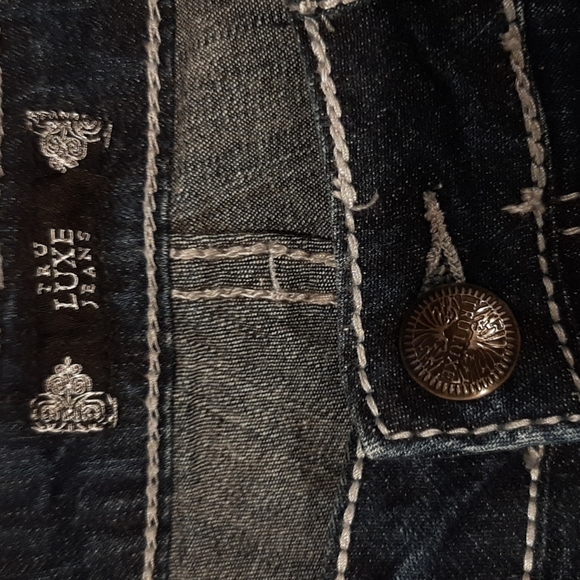 NWOT Women's Tru Luxe Embossed Jeans Size 31/33 12 - Picture 2 of 14